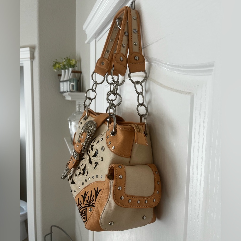 Cowgirl Trendy Peachy Tan and Cream Western Conceal and Carry Handbag - Picture 3 of 16